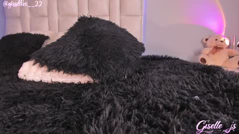 Instagram gisellee  22  online show from 03-10-25, 06:34