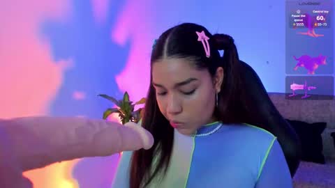 Snapshot of giselle_upp chatting on 11-12-25, 04:24 Giselle online show from 11-12-25, 04:24