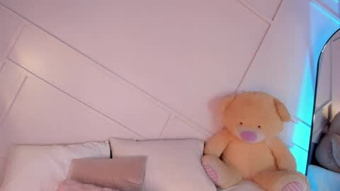 Snapshot of gisellepalmer_88 chatting on 05-17-26, 06:48 GisellePalmer online show from 05-17-26, 06:48