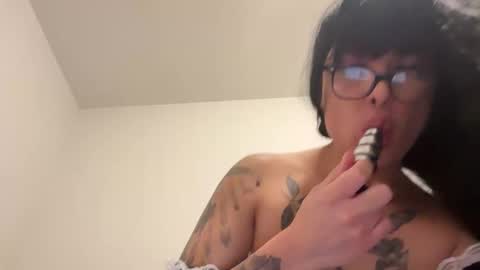 Snapshot of gisstranss chatting on 11-01-25, 04:03 gisstranss online show from 11-01-25, 04:03