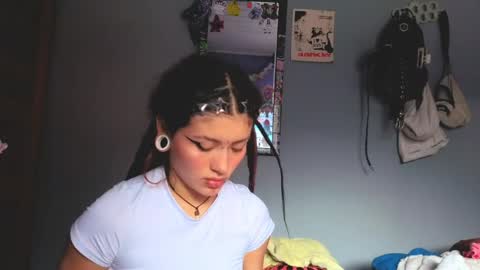 Snapshot of giulietta_mon chatting on 04-08-26, 04:07 Giulietta online show from 04-08-26, 04:07