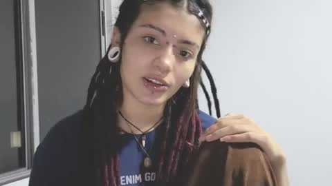 Snapshot of giulietta_mon chatting on 04-14-26, 04:40 Giulietta online show from 04-14-26, 04:40