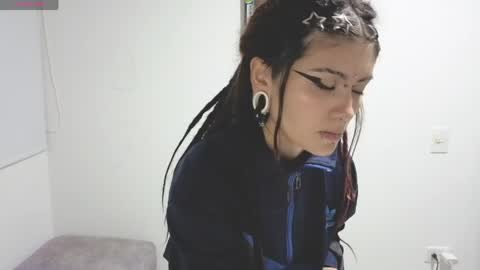 Snapshot of giulietta_mon chatting on 04-18-26, 08:07 Giulietta online show from 04-18-26, 08:07