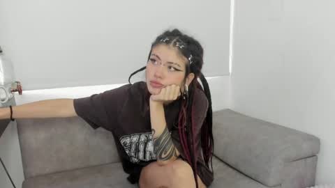 Snapshot of giulietta_mon chatting on 05-13-26, 12:35 Giulietta online show from 05-13-26, 12:35