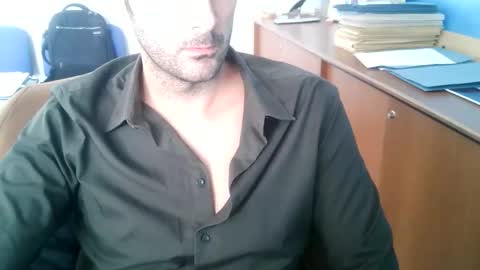 Snapshot of giuseppevai1 chatting on 10-29-25, 10:17 giuseppevai1 online show from 10-29-25, 10:17