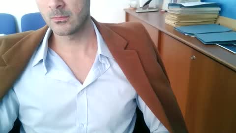 Snapshot of giuseppevai1 chatting on 11-10-25, 11:31 giuseppevai1 online show from 11-10-25, 11:31