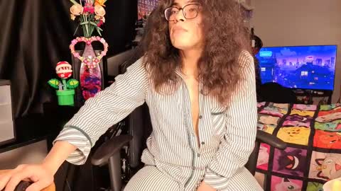 glaceon9 online show from 02-19-25, 03:27