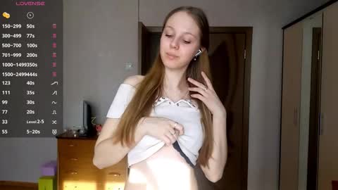 Snapshot of gladissoter chatting on 02-15-26, 07:16 Violetta online show from 02-15-26, 07:16