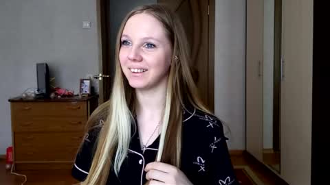 Snapshot of gladissoter chatting on 02-22-26, 04:35 Violetta online show from 02-22-26, 04:35