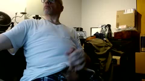 Snapshot of glaikind925958 chatting on 06-11-26, 04:43 glaikind925958 online show from 06-11-26, 04:43