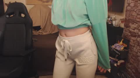 Snapshot of glamourhottie chatting on 12-13-24, 10:41 Glamourhottie online show from 12-13-24, 10:41