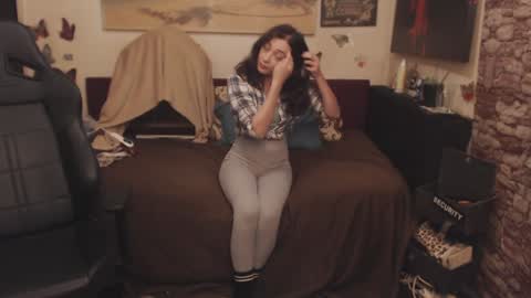 Snapshot of glamourhottie chatting on 01-19-25, 09:33 Glamourhottie online show from 01-19-25, 09:33