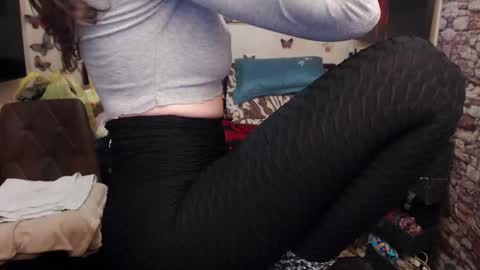 Snapshot of glamourhottie chatting on 10-25-25, 07:05 Glamourhottie online show from 10-25-25, 07:05