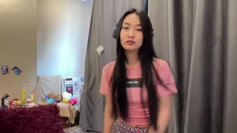 Mia online show from 03-31-26, 09:32