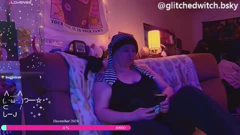 Snapshot of glitchwitch chatting on 12-18-24, 07:04 Glitch online show from 12-18-24, 07:04