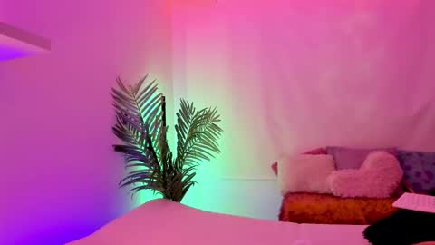 Mimi online show from 10-29-25, 06:09