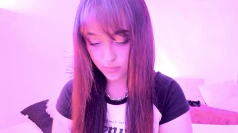 Snapshot of gloomydoll chatting on 12-17-25, 06:47 Mimi online show from 12-17-25, 06:47