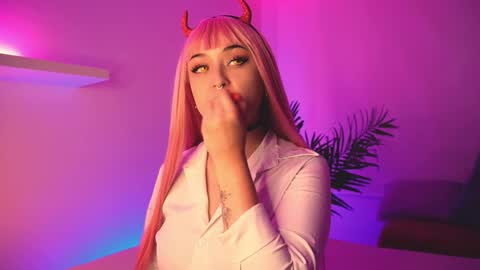 Snapshot of gloomydoll chatting on 01-13-26, 08:03 Mimi online show from 01-13-26, 08:03