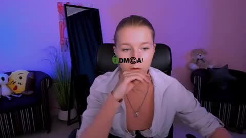 Snapshot of gloria_bubble chatting on 10-18-25, 08:37 your dream online show from 10-18-25, 08:37