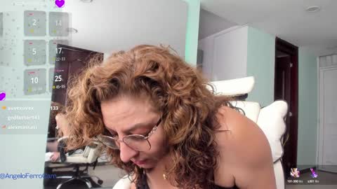 Snapshot of gloriacrespo chatting on 01-23-25, 07:29 gloriacrespo online show from 01-23-25, 07:29