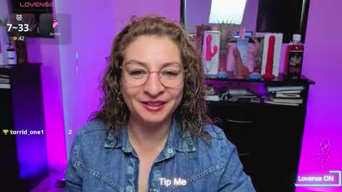 Snapshot of gloriacrespo chatting on 10-16-25, 12:11 gloriacrespo online show from 10-16-25, 12:11