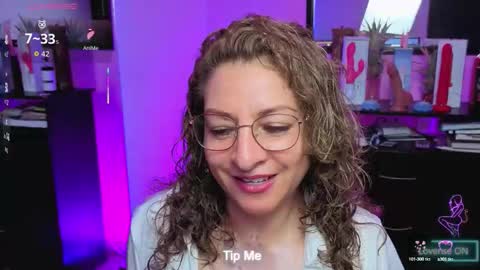 Snapshot of gloriacrespo chatting on 10-18-25, 12:13 gloriacrespo online show from 10-18-25, 12:13