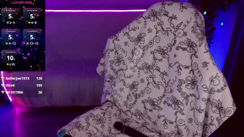 Snapshot of gloriagrays chatting on 01-25-25, 02:26 gloriagrays online show from 01-25-25, 02:26