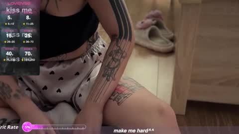 Snapshot of gloryaaaa chatting on 10-17-25, 08:17 I want to make you happy and lovense online show from 10-17-25, 08:17