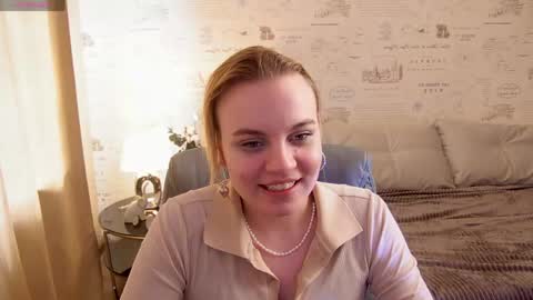 Snapshot of glow_margo chatting on 05-17-26, 03:04 Margo online show from 05-17-26, 03:04