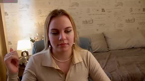 Snapshot of glow_margo chatting on 05-18-26, 04:07 Margo online show from 05-18-26, 04:07