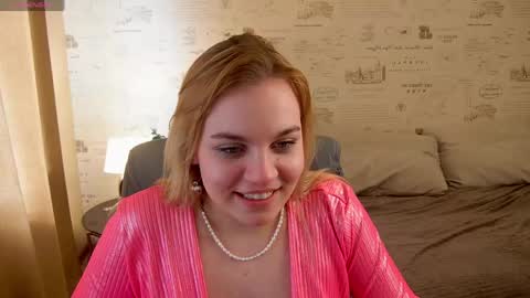 Snapshot of glow_margo chatting on 05-25-26, 02:50 Margo online show from 05-25-26, 02:50