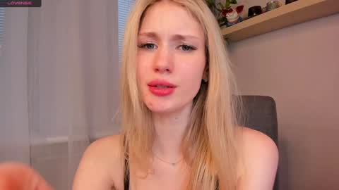 Snapshot of glowhub_ chatting on 02-19-26, 02:13 Ann Eliz and Gigi online show from 02-19-26, 02:13