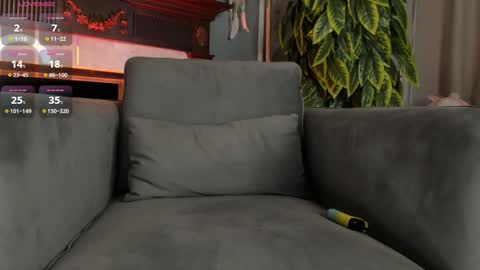 Snapshot of glowhub_ chatting on 02-20-26, 09:48 Ann Eliz and Gigi online show from 02-20-26, 09:48