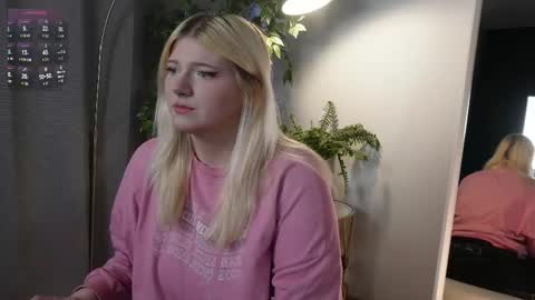 glowkittenx online show from 12-01-25, 07:02