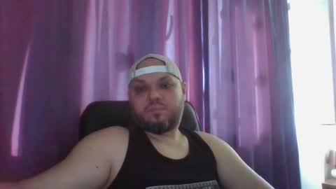 Snapshot of glusgan chatting on 06-17-26, 04:26 Your boy online show from 06-17-26, 04:26