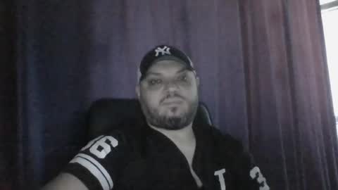 Snapshot of glusgan chatting on 06-18-26, 09:47 Your boy online show from 06-18-26, 09:47