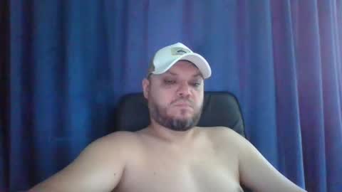 Snapshot of glusgan chatting on 07-16-26, 07:14 Your boy online show from 07-16-26, 07:14