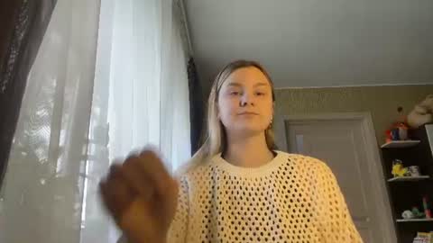 Snapshot of glynisbucknell chatting on 06-16-26, 11:35 Nikki online show from 06-16-26, 11:35