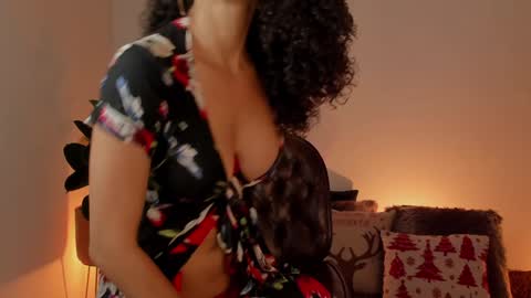 Snapshot of goddes_helena chatting on 12-29-24, 02:49 Elena online show from 12-29-24, 02:49