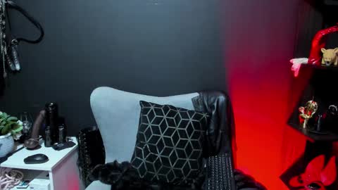 Snapshot of goddesleila chatting on 02-26-26, 04:28 GoddesLeila online show from 02-26-26, 04:28