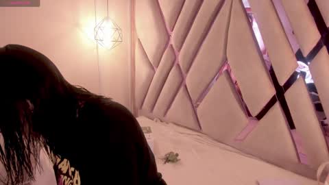 M A R T I N A  online show from 04-15-26, 12:45