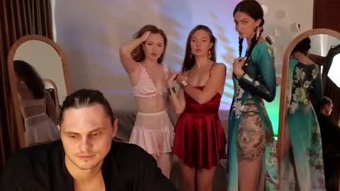   330 UTC2 girls   online show from 03-07-26, 03:58