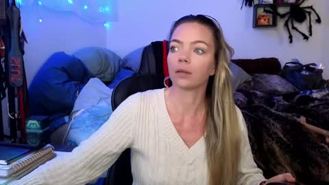 Patricia Mars           Goddess of Mars twitter thegoddessmindy online show from 01-09-25, 03:34