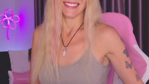 Snapshot of goddess_stars chatting on 06-26-26, 10:52 Katarina online show from 06-26-26, 10:52