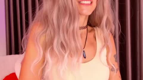 Snapshot of goddess_stars chatting on 07-06-26, 11:51 Katarina online show from 07-06-26, 11:51