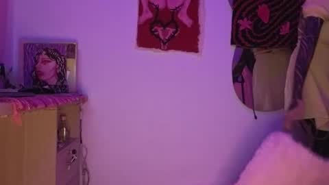 Snapshot of goddess_vee_ chatting on 07-04-26, 03:02 vee online show from 07-04-26, 03:02