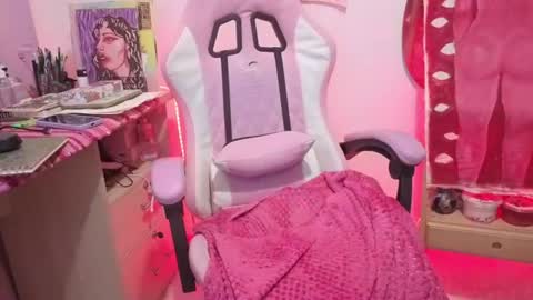 Snapshot of goddess_vee_ chatting on 07-15-26, 01:11 vee online show from 07-15-26, 01:11