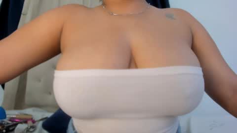 Snapshot of goddesschanell chatting on 02-06-25, 01:49 CHANELL online show from 02-06-25, 01:49