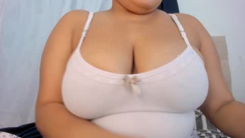Snapshot of goddesschanell chatting on 09-19-25, 02:35 CHANELL online show from 09-19-25, 02:35