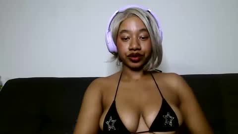 Snapshot of goddessdaisysky chatting on 01-26-25, 01:31 Goddess Daisy Sky online show from 01-26-25, 01:31